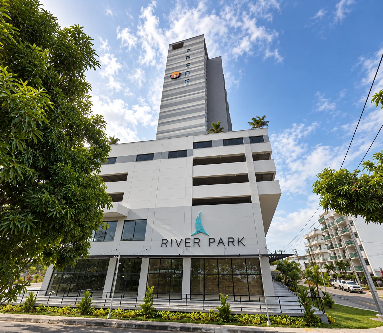 RIVER PARK — Fachada terminada sobre la Calle 41
